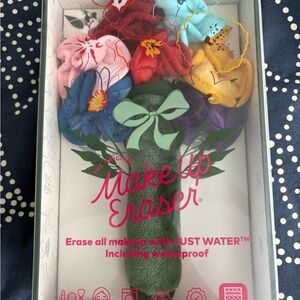 New in Box MakeUp Eraser Floral Bouquet Set